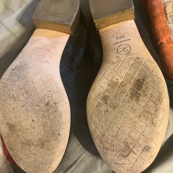 Adorable Chanel Camilla Flats - Picture 3 of 3